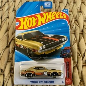Gold 70 Dodge Hemi Challenger Hot Wheels 1970 Pony Muscle Car Hotwheels New